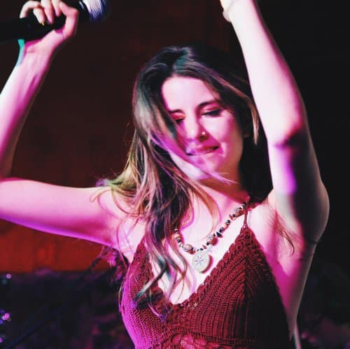Molly Devine Delivers Disco-Infused Anthem With 'Good Vibes'